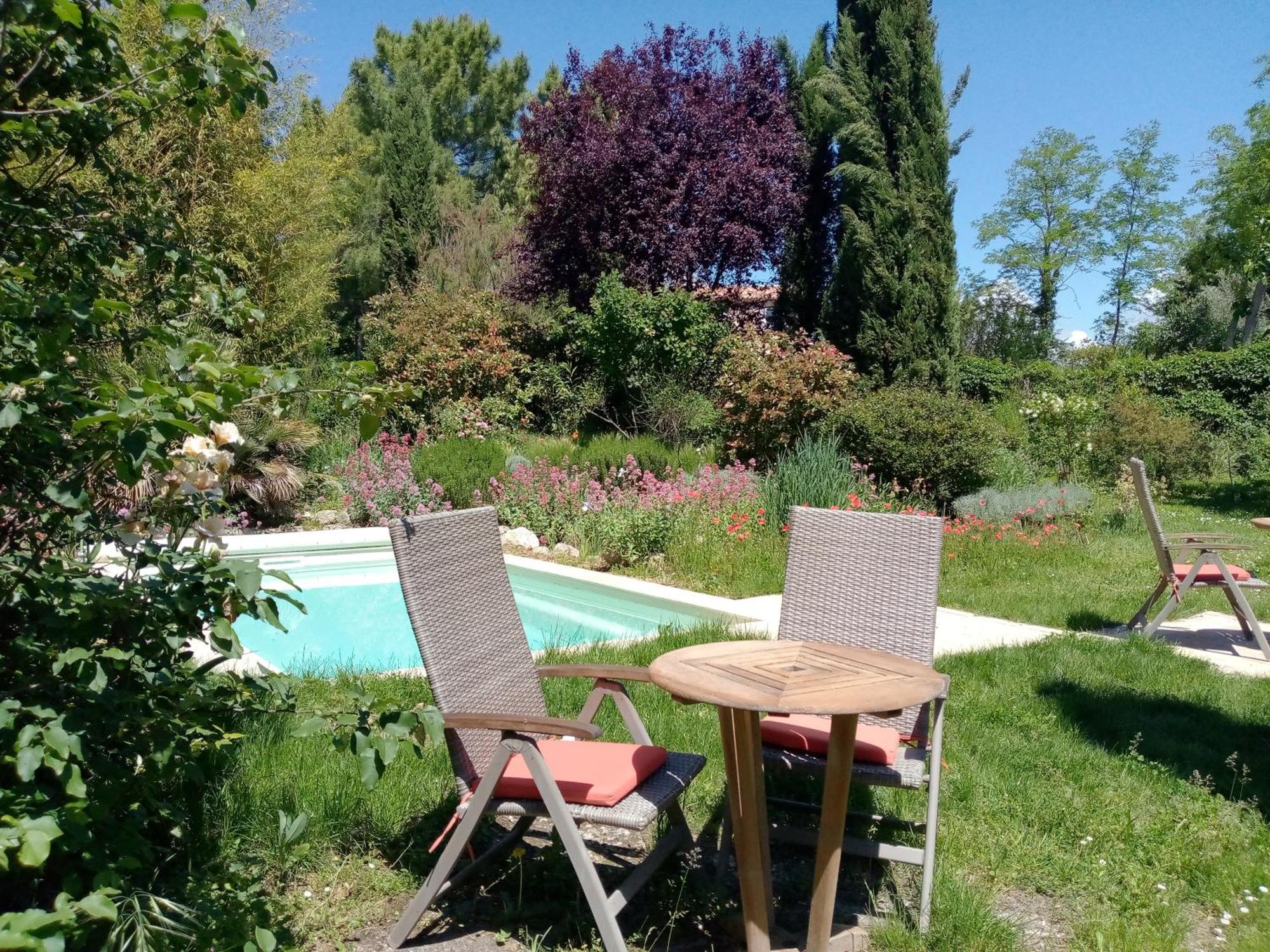 Les Passiflores Roussillon en Isere Exteriör bild