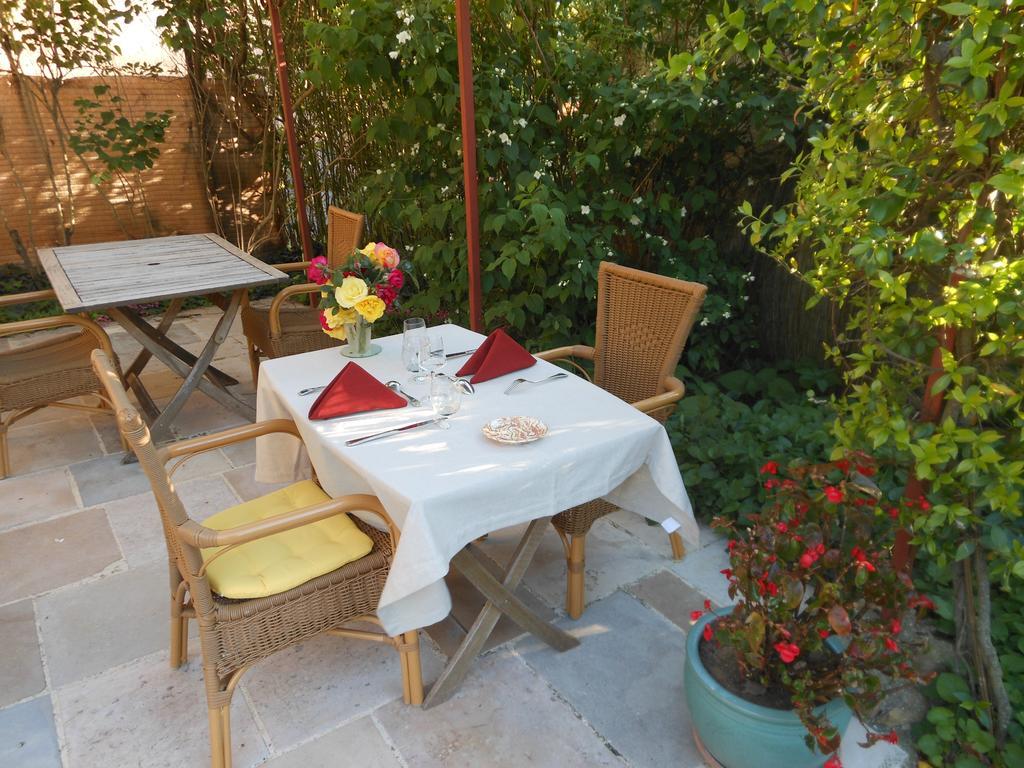 Les Passiflores Roussillon en Isere Exteriör bild